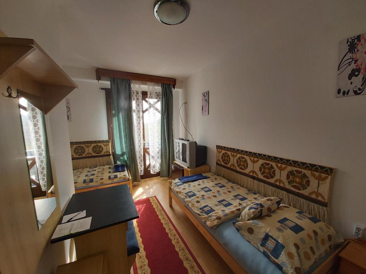Valcsics Villa Panzio Pécs Extérieur photo